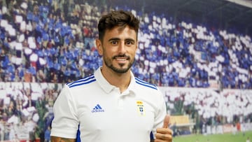 David Costas posa en las instalaciones del Real Oviedo