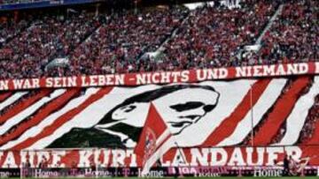 El Allianz mostró esta pancarta en el 125º aniversario del nacimiento de Landauer: "El Bayern era su vida; nada ni nadie podrá cambiarlo".