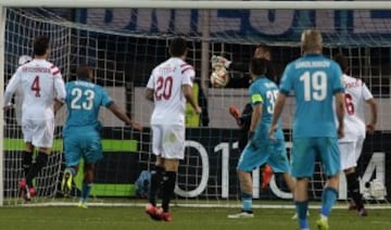 1-1. Rondón anotó el gol del empate tras un error del portero sevillista, Beto.