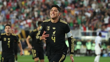 Mexico's midfielder #04 Edson Alvarez celebrates scoring his team's second goal that was ruled a No Goal after VAR review during the CONCACAF gold cup semi-final football match between Mexico and Honduras at Levi's Stadium in Santa Clara, California on July 2, 2025. (Photo by Patrick T. Fallon / AFP)
