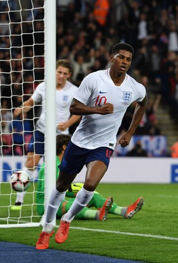 El delantero de 21 años del Manchester United lleva 30 internacionalidades y 6 goles con la absoluta. Falló un mano a mano ante Croacia en Rijeka que debió ser el gol del triunfo y parece estancado, sin el atrevimiento del crío que asombró en el United y ya fue a la Euro 2016. Aun así es muy importante. 