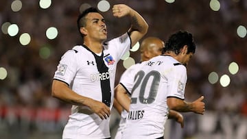 Futbol, Colo Colo v Atlas
 Copa Libertadores 2015.
 El jugador de Colo Colo Esteban Paredes, centro, celebra junto a sus companeros luego de convertir un gol contra Atlas durante el partido del grupo 1 de la Copa Libertadores disputado en el estadio Monum