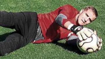 <b>SEGURO. </b>Tete se ha convertido en un seguro para la portería franjirroja durante los playoffs.