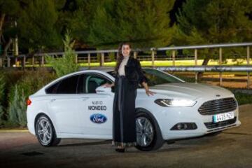 Premios AS 2014. Carolina Martín posando con el nuevo Ford Mondeo.