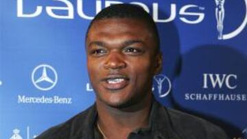 Marcel Desailly daría el 'Balón de Oro' a Iniesta