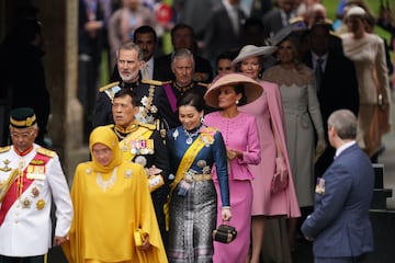 Los reyes de España, Felipe VI y Letizia entrando a la Abadía de Westminster.