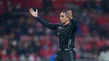 Victor Alfonso Caceres Referee during the game Toluca vs Puebla, corresponding Round 16 the Torneo Apertura 2022 of the Liga BBVA MX at Nemesio Diez, on August 02, 2022.
<br><br>
Arbitor Victor Alfonso Caceres durante el partido Toluca vs Puebla, correspondiente a la Jornada 16 del Torneo Apertura 2022 de la Liga BBVA MX en el Estadio Nemesio Diez, el 02 de Agosto de 2022.