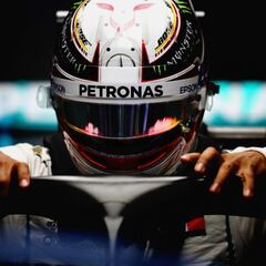 Lewis Hamilton: "Ferrari will probably win in China"