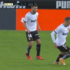 El Madrid clama contra esta acción de Cherysev a Asensio previa al 2-1: ¿fue falta?