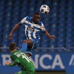 La defensa del Deportivo ante el Zamora, pendiente de Mujaid