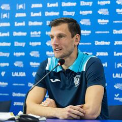 Barisic: “Modric o Savic me han ayudado en mi fichaje”