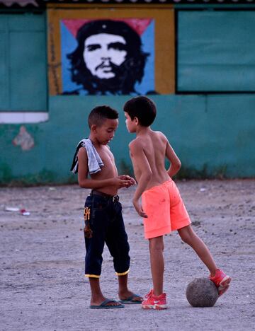 Grandes estrellas del fútbol cubano como Osvaldo Alonso o Juan Tuñas son los referentes en los referentes cubanos en los que se fijan los más jóvenes.