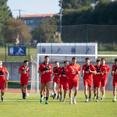 El Racing de Ferrol regatea los rumores de fichajes