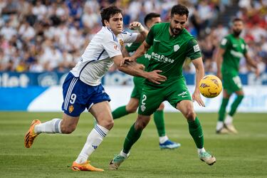El defensa del Elche se está gustando en los últimos partidos, en contraposición del equipo, que no termina de encontrarse. Ante el Zaragoza sacaron un empate con gol de Mario, en una falta en la que metió el tacón lo justo para marcar. Ya lleva tres tantos.