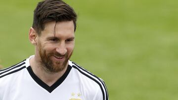 Argentina must lessen burden on Messi, says Guzman