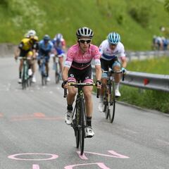 Resumen y resultado de la 15ª etapa del Giro: Yates reina en la escabechina de los Dolomitas