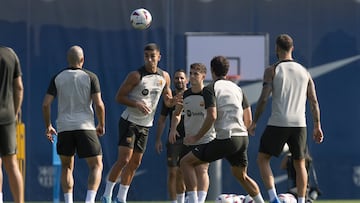 Ferran Torres, en el entrenamiento junto a Gavi, Christensen e Iñigo.