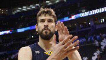 El p&iacute;vot espa&ntilde;ol de  los Grizzlies celebra el pase a la final de Conferencia.