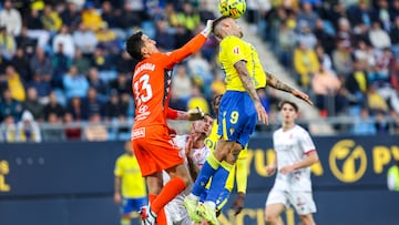 23/11/25 PARTIDO SEGUNDA DIVISION
CADIZ - CULTURAL LEONESA
EDGAR BADIA Y ROGER MARTI