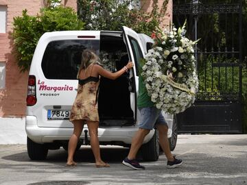 Familiares y amigos han dado el último adiós a Humberto Janeiro en el cementerio de la localidad gaditana de Ubrique.