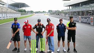 Quartararo, Pol, Maverick, Bagnaia, Oliveira y Marini en la recta de Buddh como jugadores de cr¨ªquet.