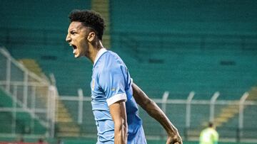 Muchos lo piden ya en el primer equipo del Real Madrid: el hat-trick de Álvaro Rodríguez con Uruguay
