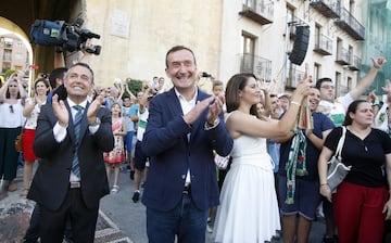 Los jugadores del Elche celebraron con la ciudad su vuelta a la categoría de plata.