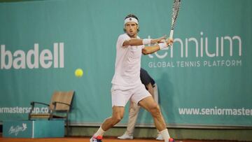 Feliciano López golpea una derecha en el torneo de Marbella.