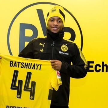 El 31 de enero de 2018 se oficializa su cesión hasta final de temporada al Borussia Dortmund.