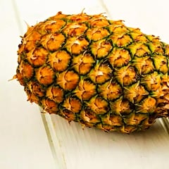 How can pineapple skin resist a 1,800 degree Fahrenheit fireball?