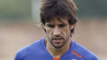 El capitán valencianista, David Albelda, se ha convertido en el 'traductor' entre club y jugadores.