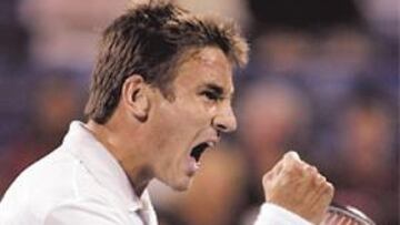 <b>TOMMY PIDE PASO. </b>En el sitio de Nadal llega Robredo: con esta furia.