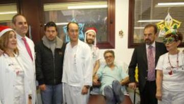 Contra y Ángel Torres, ayer en el hospital de Getafe.