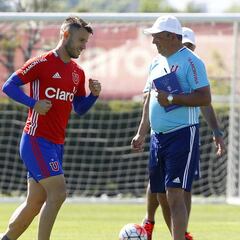 Castañeda: "Colo Colo tiene jugadores más clasiqueros y a la U le ha faltado eso"