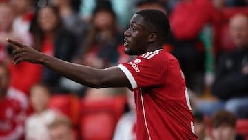 Konaté jugando un amistoso contra el Athletic Club.