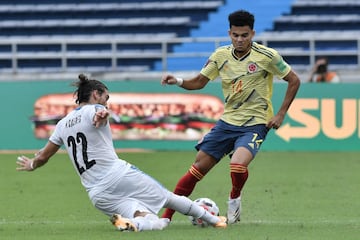 Colombia cayó goleado ante Uruguay en Barranquilla y tendrá que buscar puntos en su visita a Ecuador en Quito