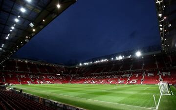 El 'Teatro de los Sueños', hogar del Manchester United, fue inaugurado en 1909 y ha sido objeto de numerosas remodelaciones con el correr de los años hasta llegar a su capacidad actual: 75 mil 643 aficionados. En 1966 fue sede de tres partidos en la Copa del Mundo de Inglaterra, 30 años después albergó cotejos de la Eurocopa del 96 y en 2003 recibió la final de la Champions League que vio al Milan derrotar a la Juventus.