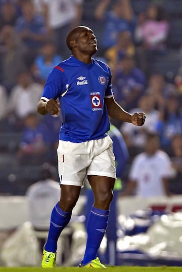 Las 10 playeras celestes de Cruz Azul más recientes