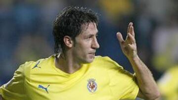 Dos goles de cabeza en cinco minutos ponen líder al Villarreal