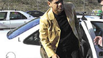 <B>QUEDA MENOS</b>. Donato fue operado ayer y ya queda menos para que vuelva a jugar al fútbol.