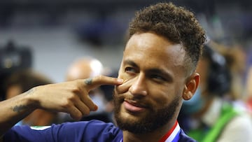 Neymar, durante la celebraci&oacute;n por la Copa de Francia del viernes pasado.