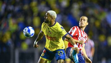 Rodrigo Aguirre (L) of America fights for the ball with Fernando Gonzalez (R) or Guadalajara during the 7th round match between America vs Guadalajara as part of the Liga BBVA MX, Torneo Apertura 2024 at Ciudad de los Deportes Stadium on September 14, 2024 in Mexico City, Mexico.