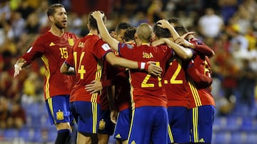 Los jugadores de la Selecci&oacute;n espa&ntilde;ola celebran el gol del 2-0 contra Albania en Alicante.