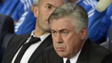Ancelotti, en el banquillo.