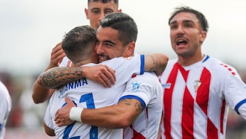 Tomás Sánchez celebrando el 1-0 junto a Juanma García.