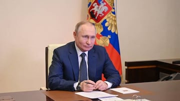 Vladimir Putin, con la bandera de Rusia de fondo