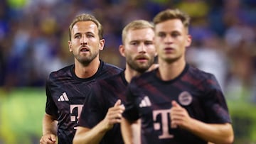 Kane, Laimer y Kimmich calientan con el Bayern.