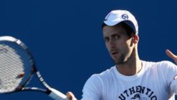 <b>ENTRE ALGODONES. </b>El estado físico de Djokovic es dudoso.