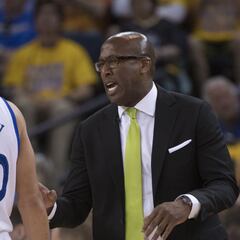 Los Kings le dan el puesto de entrenador a Mike Brown