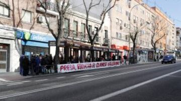 Las protestas de la afición de Rayo contra el fichaje de Zozulya y Martín Presa